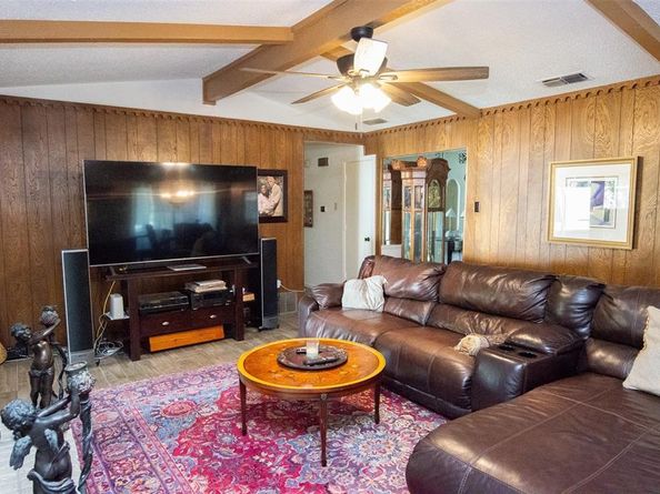 943  Maplecrest Drive , Lancaster Texas 75146