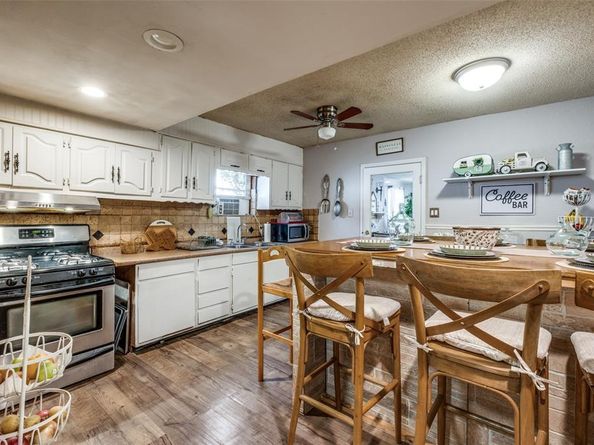 709 N Ewing Avenue , Dallas Texas 75203