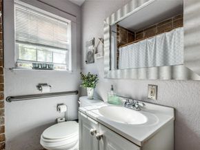 709 N Ewing Avenue , Dallas Texas 75203