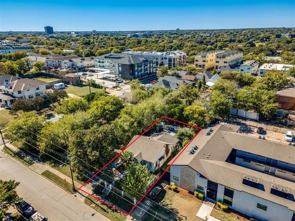 709 N Ewing Avenue , Dallas Texas 75203