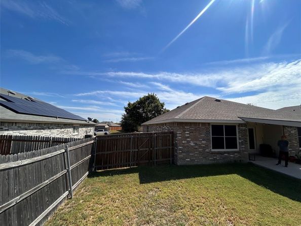 1403  Mammoth Cave Drive , Arlington Texas 76002