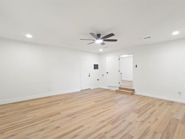 222 N Murdeaux Lane , Dallas Texas 75217