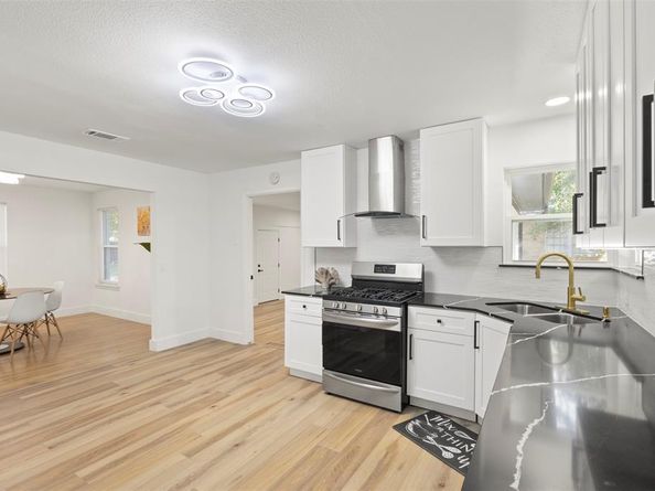 222 N Murdeaux Lane , Dallas Texas 75217