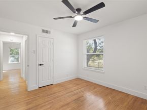 222 N Murdeaux Lane , Dallas Texas 75217