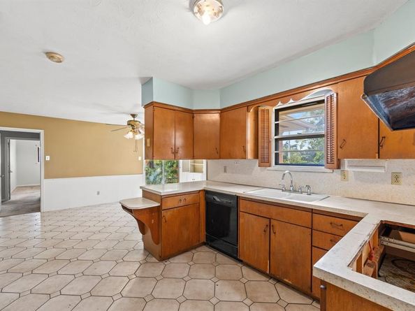 3138  Touraine Drive , Dallas Texas 75211
