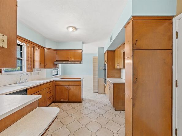 3138  Touraine Drive , Dallas Texas 75211