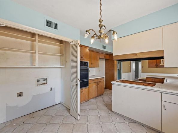 3138  Touraine Drive , Dallas Texas 75211