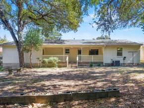 2215  Mack Lane , Dallas Texas 75227