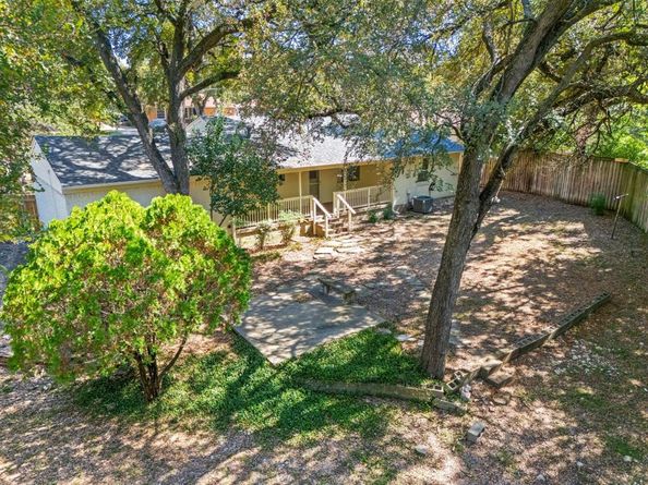 2215  Mack Lane , Dallas Texas 75227