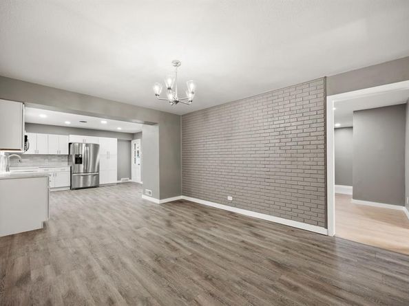 2215  Mack Lane , Dallas Texas 75227