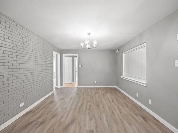 2215  Mack Lane , Dallas Texas 75227