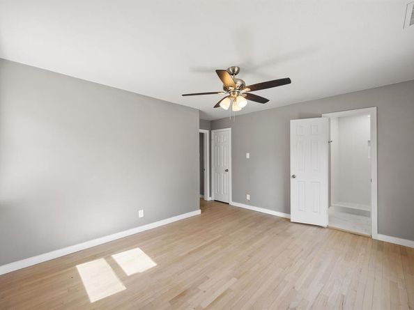 2215  Mack Lane , Dallas Texas 75227