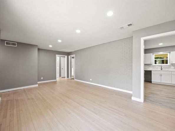 2215  Mack Lane , Dallas Texas 75227