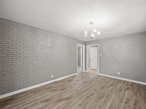 2215  Mack Lane , Dallas Texas 75227