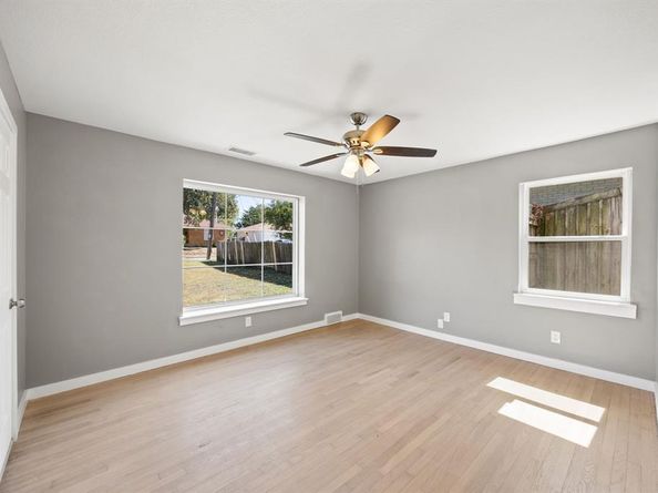 2215  Mack Lane , Dallas Texas 75227