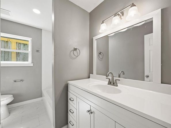 2215  Mack Lane , Dallas Texas 75227
