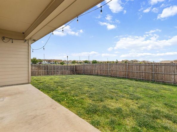 1048  Madelia Avenue , Fort Worth Texas 76177