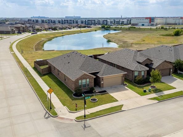 1048  Madelia Avenue , Fort Worth Texas 76177