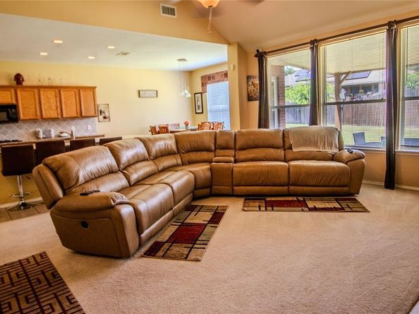 1013  Lilac Lane , DeSoto Texas 75115