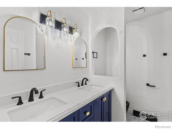 1080 S Garrison Street, Lakewood CO 80226