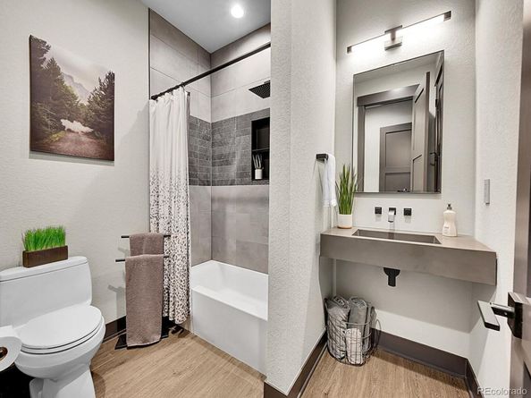 6736 S Flanders Court, Aurora CO 80016