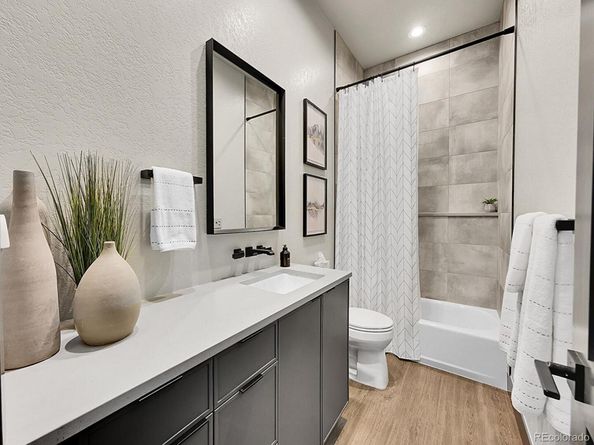 6736 S Flanders Court, Aurora CO 80016
