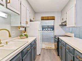 143 Oakland Court, Aurora CO 80011