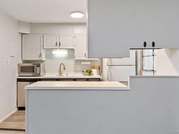 143 Oakland Court, Aurora CO 80011