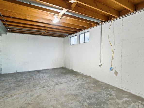 143 Oakland Court, Aurora CO 80011