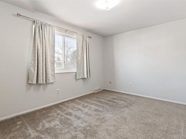 143 Oakland Court, Aurora CO 80011