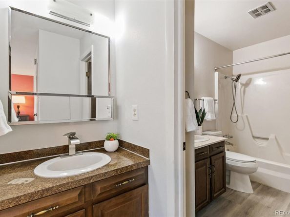 143 Oakland Court, Aurora CO 80011