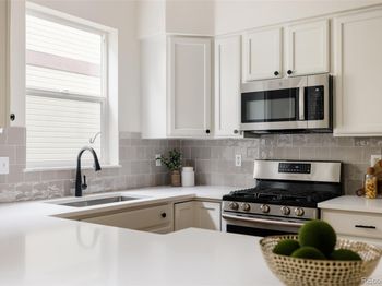 4523 W 36th Place
