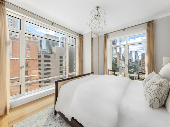 520 Park Avenue 22, New York NY 10065