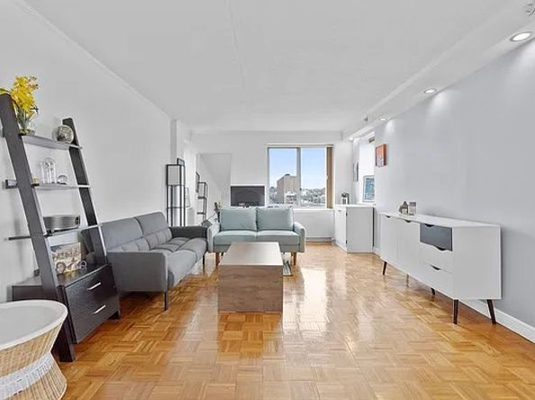 300 West 135th Street 9f, New York NY 10030