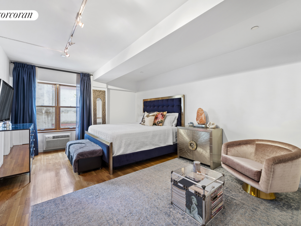 754 East 6th Street 4E, New York NY 10009