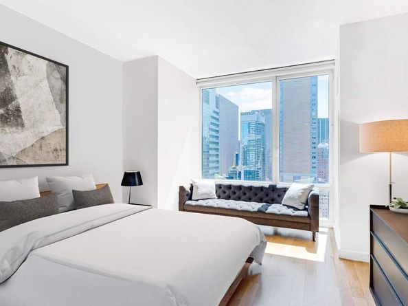247 West 46th Street 3205, New York NY 10036