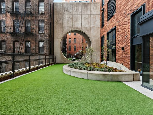 200 East 95th Street 8C, New York NY 10128