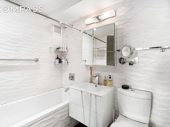 142 East 16th Street 14F, New York NY 10003