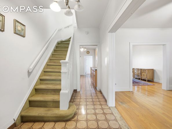 22-44 43rd Street, Queens NY 11105