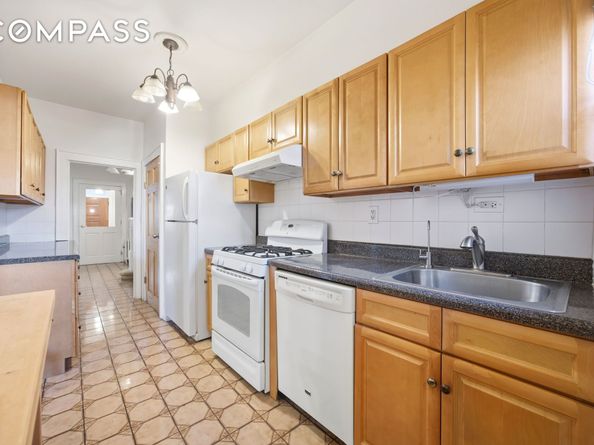 22-44 43rd Street, Queens NY 11105