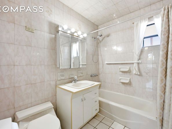 22-44 43rd Street, Queens NY 11105