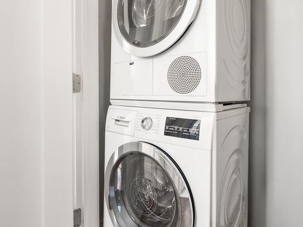 24-51 38th Street B7, Queens NY 11103