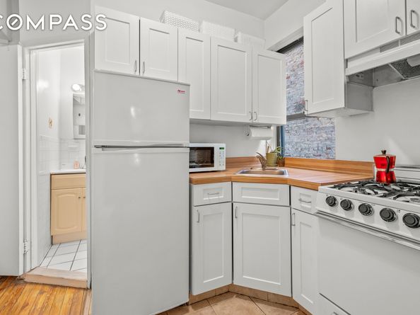 204 West 10th Street 7A, New York NY 10014