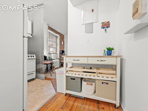 204 West 10th Street 7A, New York NY 10014