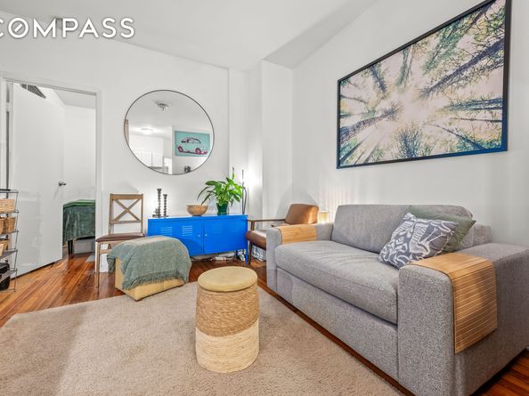 204 West 10th Street 7A, New York NY 10014