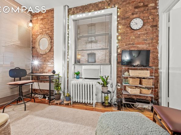 204 West 10th Street 7A, New York NY 10014