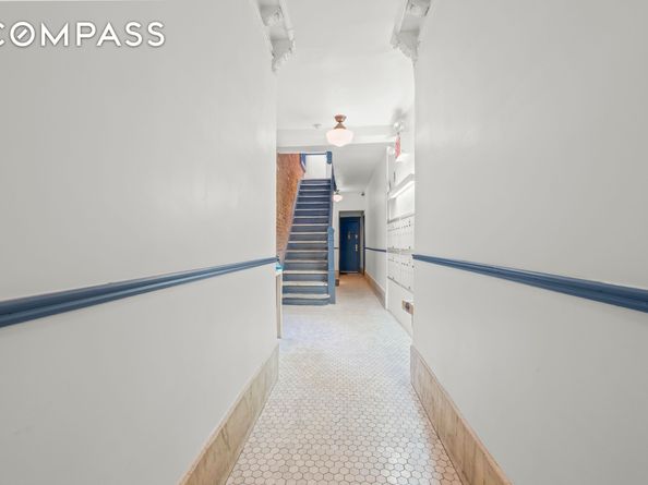 204 West 10th Street 7A, New York NY 10014