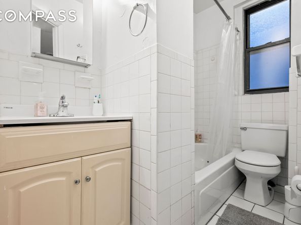 204 West 10th Street 7A, New York NY 10014