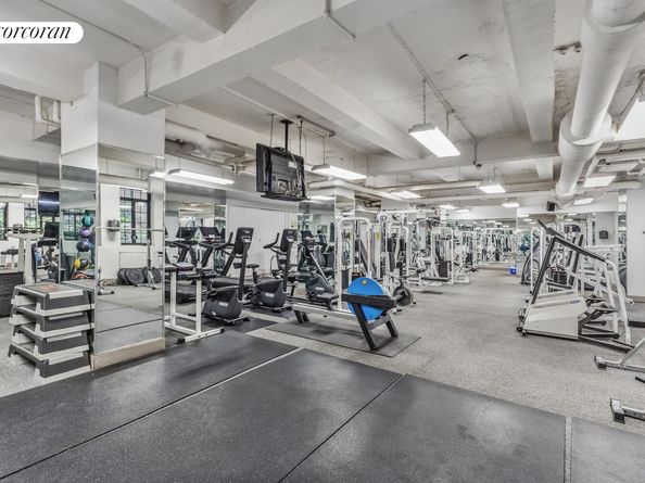 320 East 42nd Street 1606, New York NY 10017