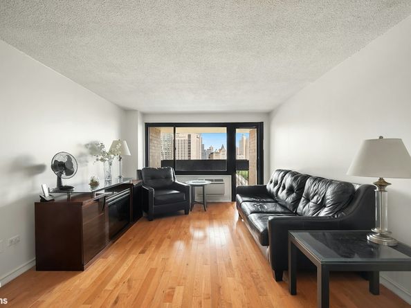 333 Pearl Street 18J, New York NY 10038